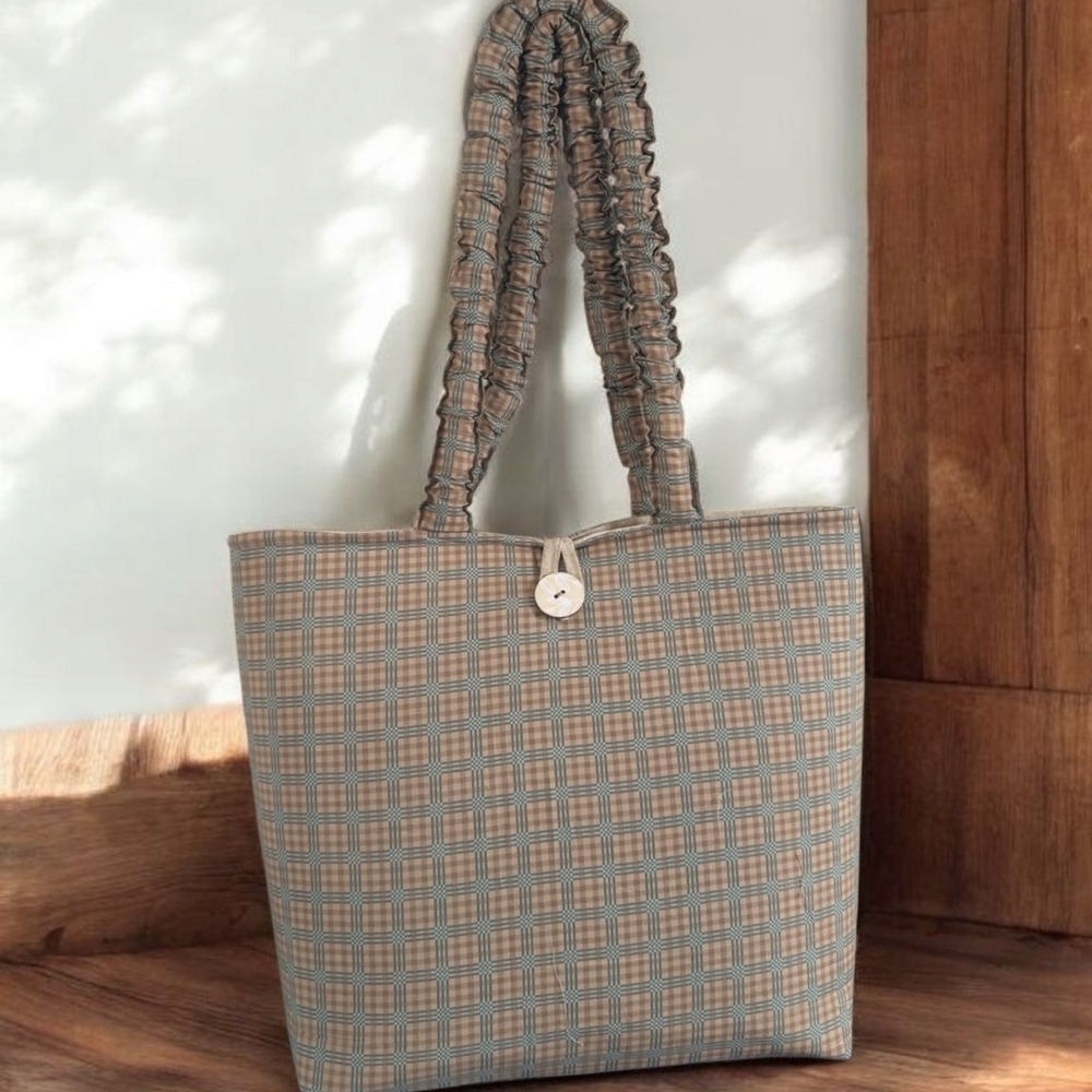 Elegant Checkered Tote Bag - Picture 2 of 4